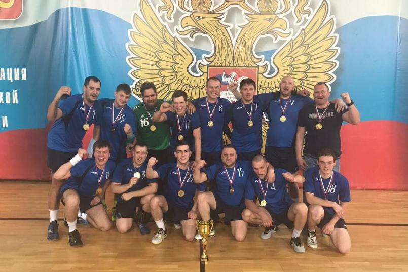 Гордо реет "Буревестник". Российский гандбол пошел в регионы