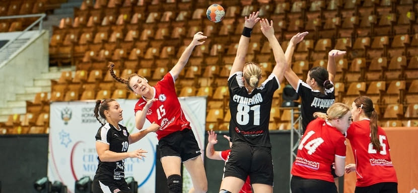 Суперлига Олимпбет. Правая полусредняя молодежной сборной России Юлия Баева покидает "Астраханочку" и будет играть за "Луч"