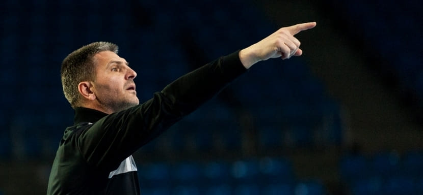 Суперлига. Наставник "Астраханочки" Влатко Джонович о повторном матче с "Ростов-Доном": "И эта ошибка... Не знаю, наша или судей в последней атаке..."