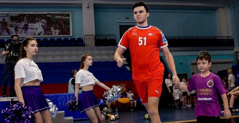 Суперлига. Открытие сезона — правый крайний ЦСКА Дмитрий Чернецов. Лучший защитник — линейный "Чеховских Медведей" Павел Андреев