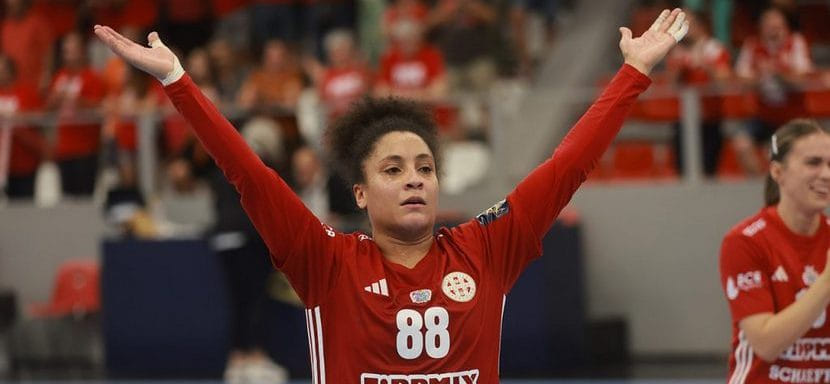 Венгрия. Правая крайняя сборной Бразилии Мариана Коста рассталась с "Дебреценом", за который выступала с 2021 года