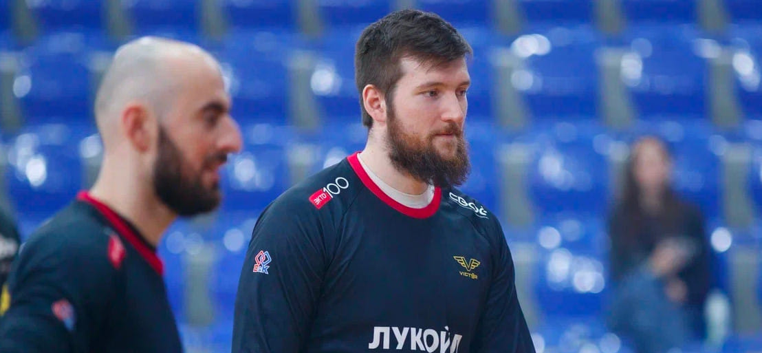 Olimpbet Суперлига. Марк Ларин: "Колено меня давно не беспокоит. Работаю, пока все в отпуске!"