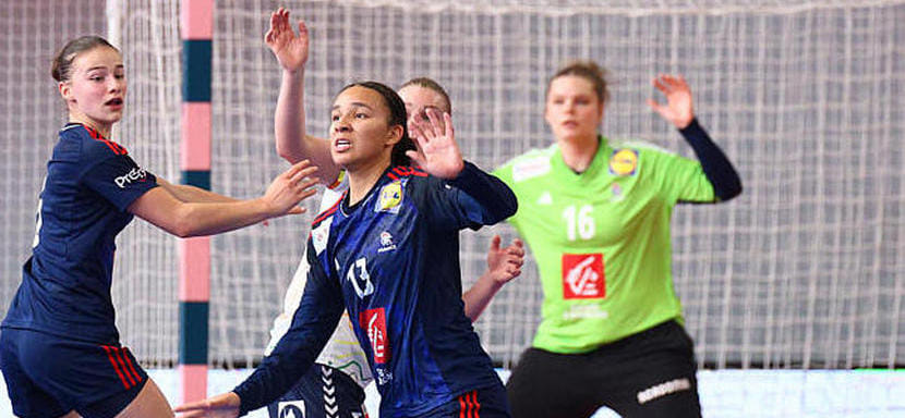 Сборная Франции, обыграв словенок, завоевала путёвку в основной раунд чемпионата Европы U-19