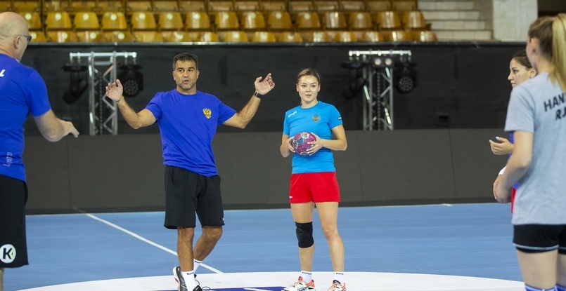 Амброс Мартин: "Снова убедился в потрясающем настрое каждой гандболистки. Все в порядке и со здоровьем. Обошлось без травм"