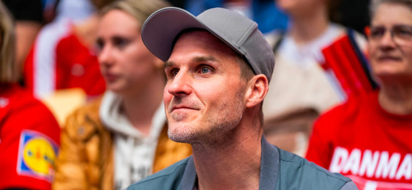 Норвегия. Экс-капитан национальной сборной Бьярте Мюрхол выпустил книгу о подготовке юных гандболистов: "Моё сердце горит детским спортом"