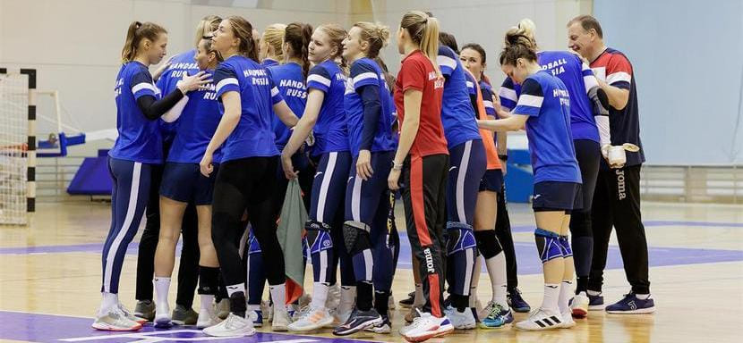 ЧМ-2021. Рулевой сборной России Алексей Алексеев назвал 16 гандболисток, которые отравятся в Аксарай на матч с командой Турции
