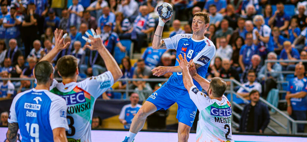 Лига чемпионов. Подвиги датских голкиперов, поздний камбэк "Вислы" и упущенный шанс Косоротова