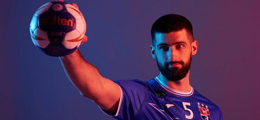 Беларусь. 21-летний левый полусредний сборной Черногории Арсенье Драгашевич продолжит карьеру в команде "Мешков Брест"