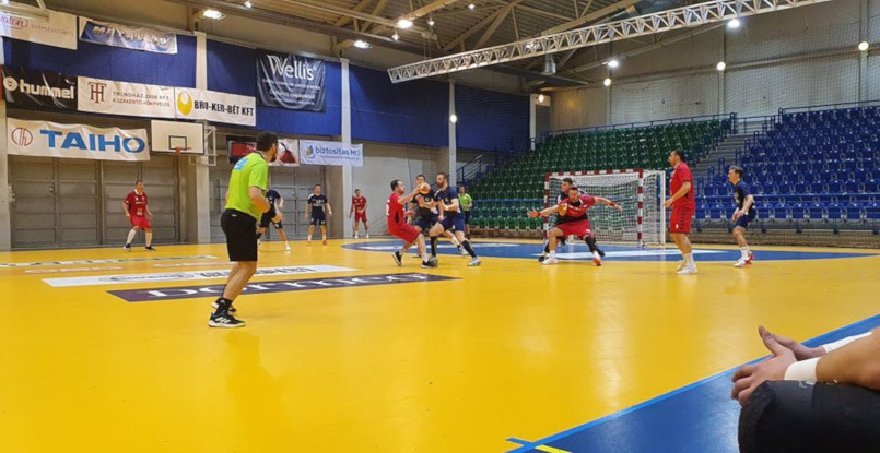 Венгрия. В субботних матчах мужского чемпионата побед добились "Балатонфюред", "Комло", "Дабаш" и "Дьендьеш"