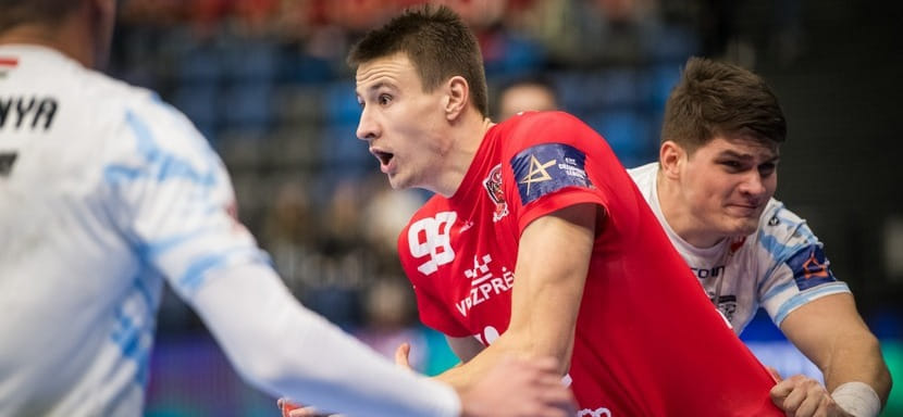 Пять голов россиянина Сергея Марка Косоротова помогли "Веспрему" разгромить "Татабанью" в чемпионате Венгрии