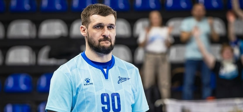 Олег Астрашапкин: "Хоккей заводит больше, чем футбол: высочайшие скорости, минимум пауз, яркие силовые приёмы"