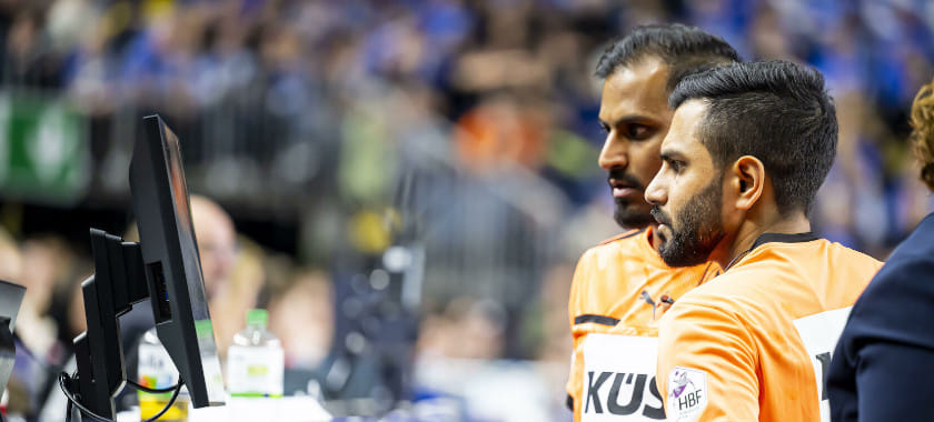 Бундеслига. С сезона-2023/24 на всех матчах мужского турнира будет работать система видеоповторов. Тренеры запрашивать просмотры не смогут