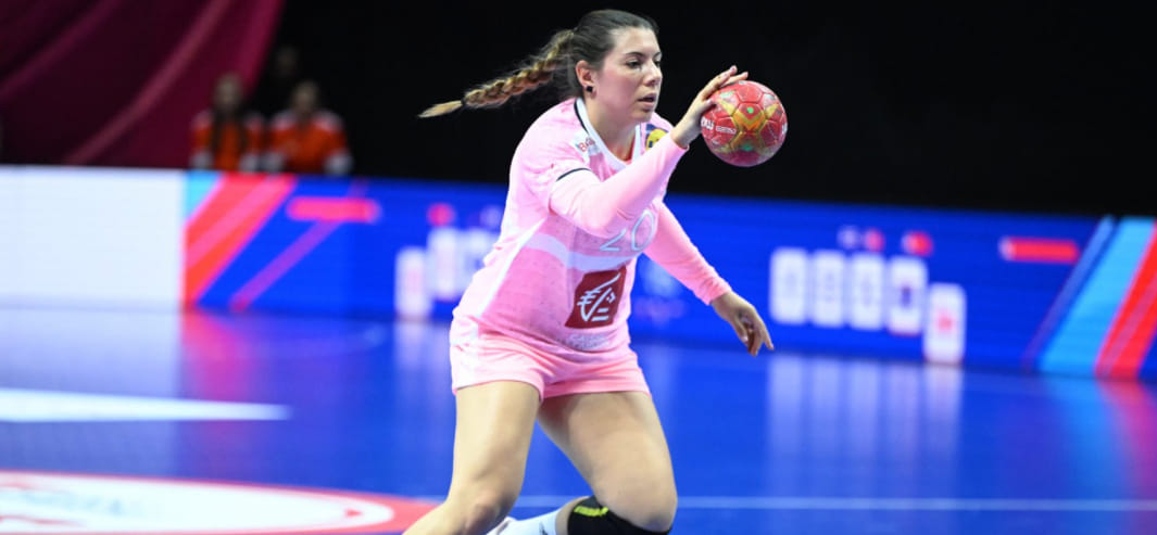 Правая полусредняя "Меца" и сборной Франции Лора Флипп стала мамой близнецов