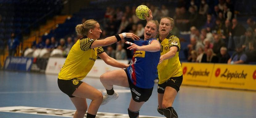 Германия. "Боруссия" пробилась в четвертьфинал Кубка страны, уступая после первого тайма "Бломбергу-Липпе" с разницей в 4 мяча