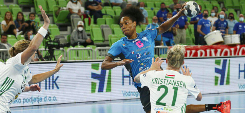 Delo Лига чемпионов. Полусредняя "Крима" Осеан Серсьен-Юголен потеряла сознание после матча с "Мецем". Игроку понадобилась помощь врачей