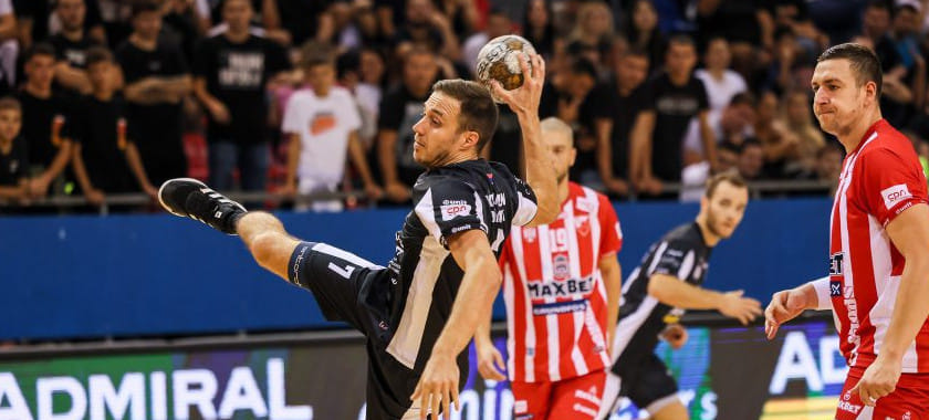 После победы над "Войводиной" "Партизан" разгромил "Црвену Звезду" и продолжил лидировать в чемпионате Сербии со 100-процентным показателем