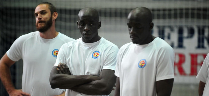 Балканы. Французские братья Кевин и Оливье Ньокас вернулись в расположение "Металурга" после изоляции из-за COVID-19