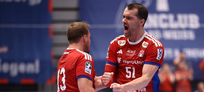 12 голов Матиаса Гидселя помогли "Берлину" выиграть у "Райн Лёвен" в гостях, дуэт игроков "Гамбурга" забросил 19 мячей в матче бундеслиги