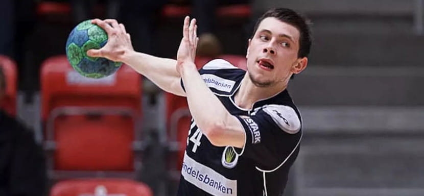 Дания. Левый крайний национальной сборной Магнус Брамминг покинул площадку из-за травмы через 92 секунды после начала матча