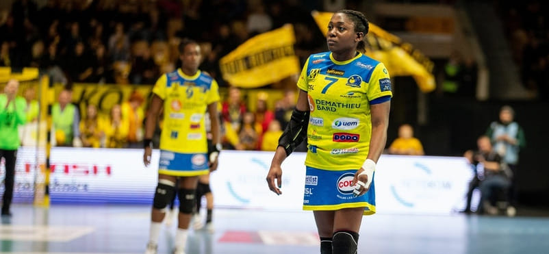 Грас Заади: "Между Францией и Россией пока прервано авиасообщение. И для начала надо получить российскую рабочую визу"