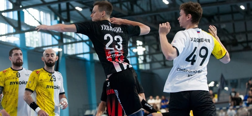 Olimpbet Суперлига. 28-летний полусредний Арсений Ухваркин, покинувший астраханское "Динамо", стал игроком "Пермских медведей"