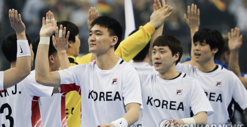 Скандал в сборной Южной Кореи. Восемь игроков отстранены от национальной команды за распитие пива. Главный тренер подал в отставку