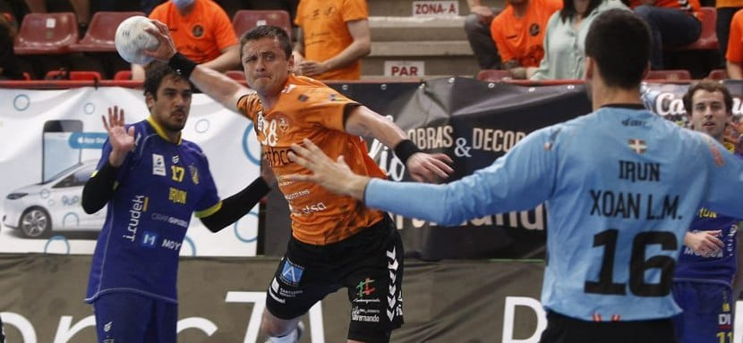 Испания. "Торрелавега" украинца Захара Денисова завершила выступление в этом чемпионате поражением от "Пуэнте-Хениля"