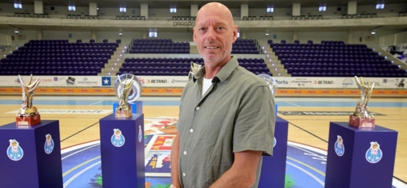 Португалия. Официально. 58-летний шведский специалист Магнус Андерссон вновь возглавил "Порту"