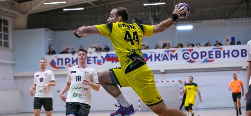 Левый крайний Игорь Сорока, имеющий опыт игры за сборную России, продолжит защищать цвета саратовских "аграриев"