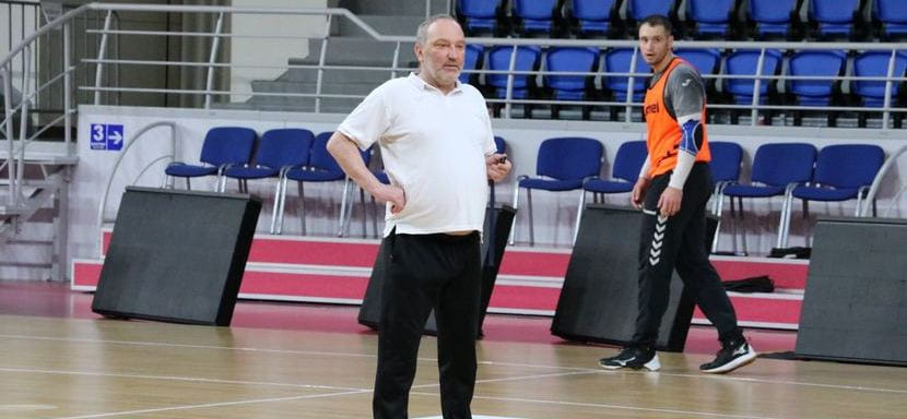 ЧЕ-2022. Николай Степанец: "Надо стараться обыграть чехов дома, чтобы не откладывать все на ответную игру 2 мая"