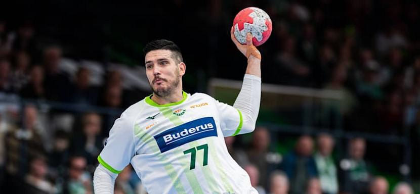 Правый полусредний сборной Черногории и "Вецлара" Стефан Чавор продолжит карьеру в словенском "Словане"