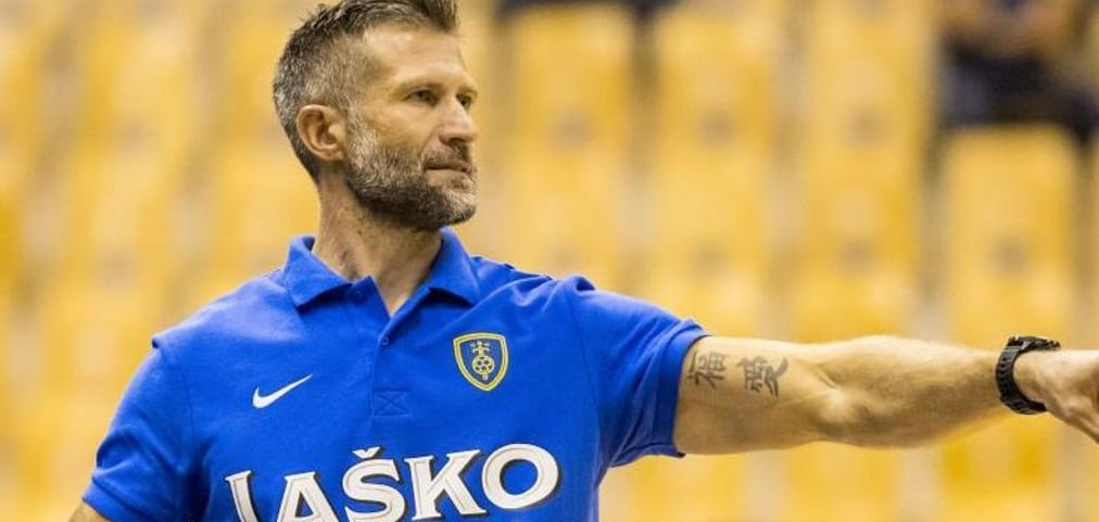 Лига чемпионов. Томаж Оцвирк о матче против "Киля": "Задача — войти в игру иначе, чем в Барселоне, то есть без страха и с уважением к сопернику"