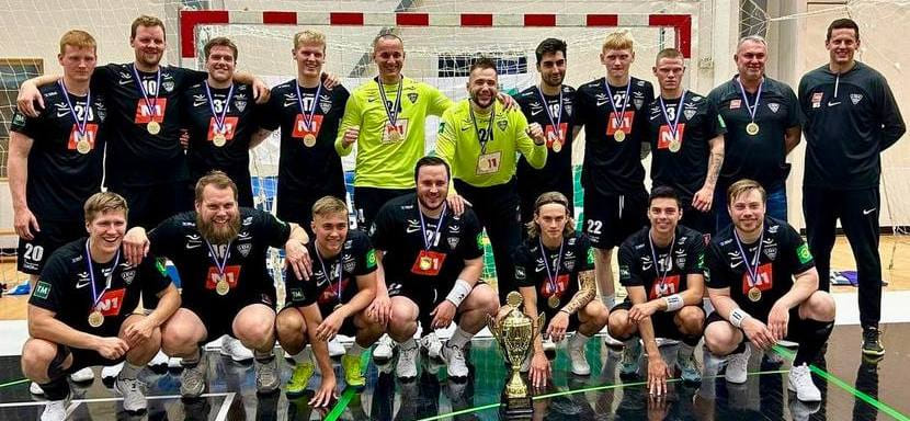 Исландия. Белорусский голкипер Павел Мискевич выиграл очередной трофей. Он стал обладателем Суперкубка страны в составе "Вестманнаэйяра"