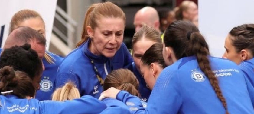 Чемпионка Европы Бояна Попович официально представлена в качестве главного тренера румынского "Бухареста"