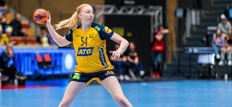 Полусредняя французского "Меца" и сборной Швеции Тюра Акснер со следующего сезона продолжит карьеру в "Бухаресте"