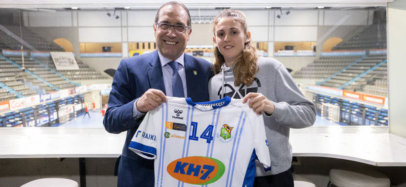 Дебютантка сборной Испании левая крайняя Она Веге продлила контракт с "Гранольерсом"