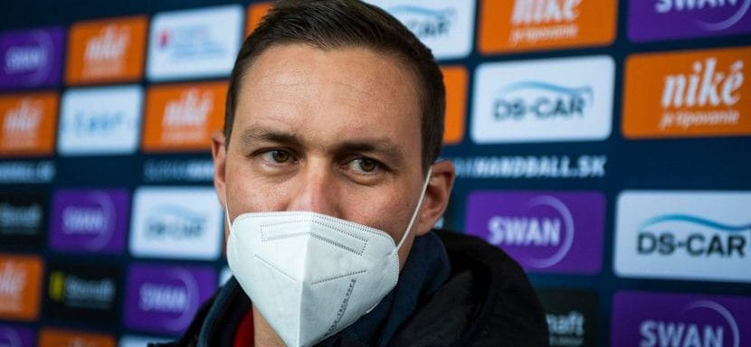 ЧЕ-2022. Петер Кукучка: "Три игрока сборной Словакии изолированы от команды. Они проводят онлайн-тренировки и работают в отдельном зале"