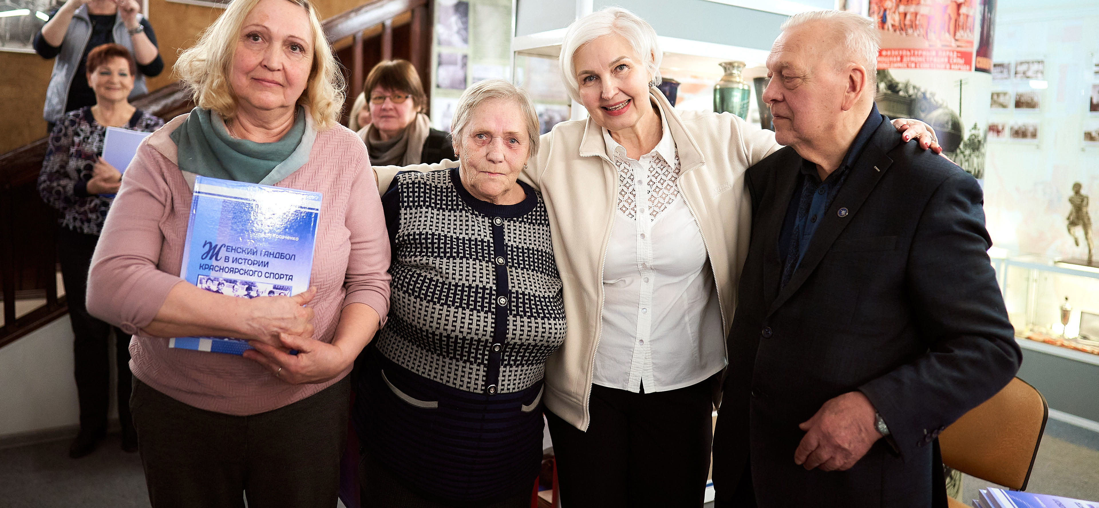 Россия. В Красноярске вышла книга Веры Кравченко об истории краевого гандбола, в которой собраны архивные материалы за 65 лет