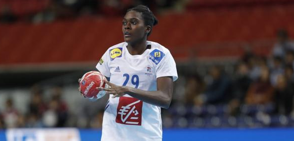 Расистский скандал в Венгрии — французская полусредняя Нонсьян Ньомбла услышала в свой адрес жесткие высказывания с трибун