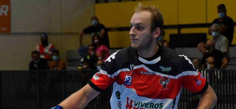 Испания. Литовский полусредний Лукас Сименас покинул "Наву". Черногорец Филип Вуйович продлил контракт с клубом