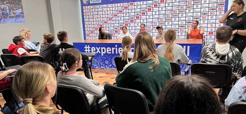 "Чеховские медведи" в дни каникул провели экскурсию для школьников из летнего лагеря МБОУ Гимназия №7