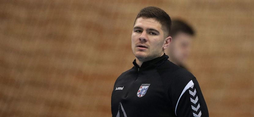 Линейный "Загреба" и сборной Хорватии Марин Шипич получил травму плеча и выбыл до конца сезона