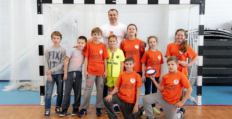 Спортивный директор ФГР Станислав Кулинченко: "Интересно передавать знания детям, рассказывать о гандболе, делиться своим опытом"