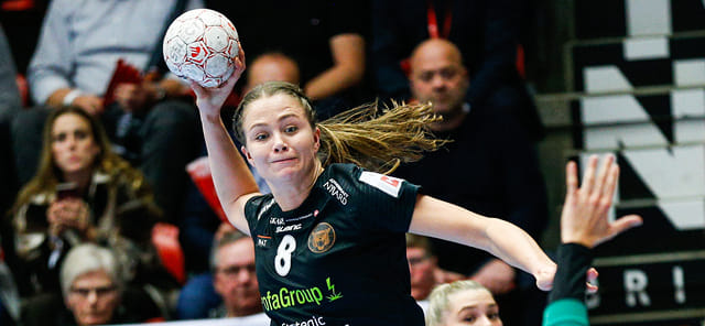 Дания. Оливия Меллегорд получила серьезную травму и больше не сыграет за "Копенгаген". Летом она переходит в "Севехоф"