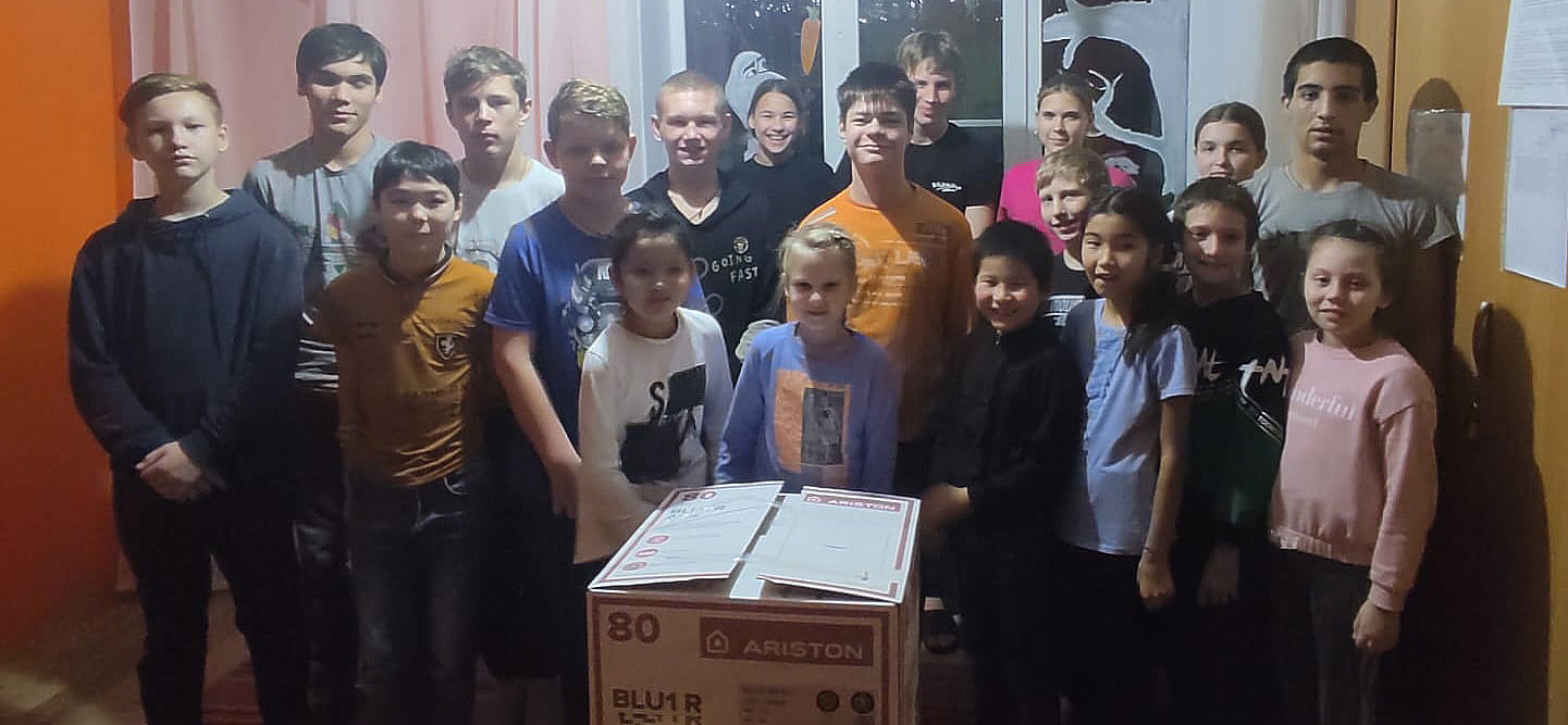 Россия. "Астраханочка" в преддверии Нового года посетила пациентов социального реабилитационного центра для несовершеннолетних "Радуга"