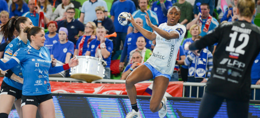 Лига чемпионов. "Крим" Дарьи Дмитриевой обыграл "Бухарест" и завоевал путёвку в плей-офф. "Битигхайм" разгромил "Баник", но вылетел