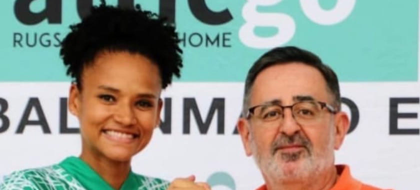 Испания. 40-летняя бразильянка Алешандра ду Насименту, ставшая мамой в августе, подписала контракт с "Эльче"