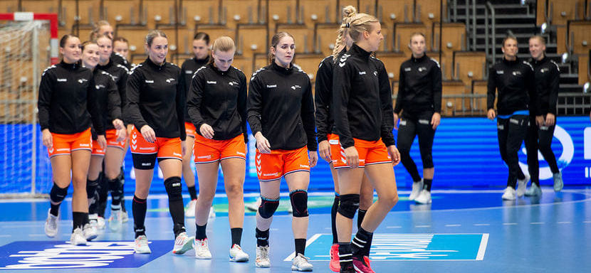 ЧЕ-2020. Сборная Нидерландов на автобусе добралась до Дании и успешно сдала тесты на коронавирус