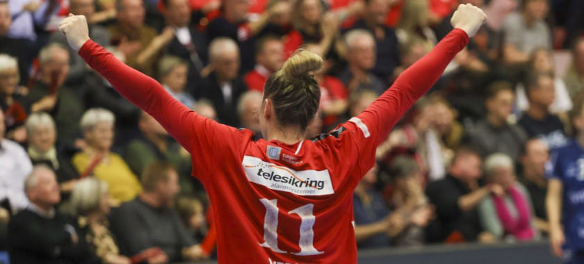 Дания. 8 голов Хенню Рейстад помогли "Эсбьергу" обыграть "Оденсе" в полуфинале Кубка страны. В финале также сыграет "Нюкёбинг"