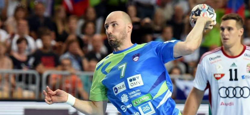 Франция. 37-летний правый полусредний "Нима" и сборной Словении Вид Кавтичник решил завершить карьеру по окончании этого сезона